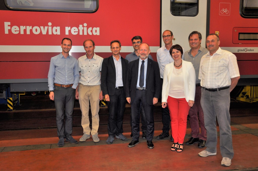 Da sinistra: Reto Crameri, Graziano Crameri, Stefan Engler, Marcus Caduff, Dominique De Buman, Martin Candinas, Paola Locatelli - Iseppi, Alessandro Della Vedova, Carlo Crameri